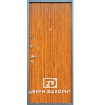 металлическая дверь с ламинированной панелью в качестве отделки