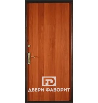 дверь в квартиру с ламинатом внутри