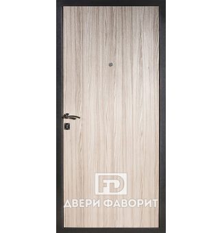 дверь металлическая отделана серой ламинированной панелью